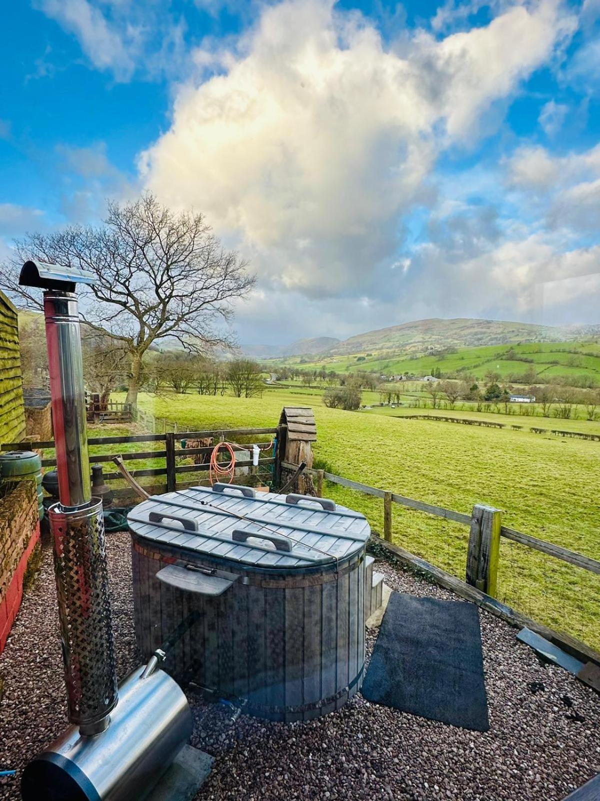 The Retreat Villa Llanrhaeadr-ym-Mochnant Kültér fotó